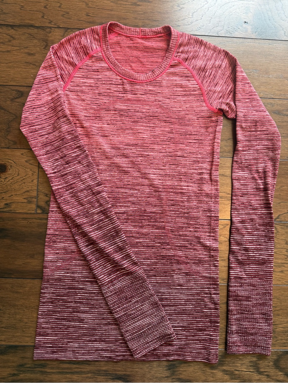 Unique Lululemon Swiftly Tech Long sleeved top. VIintage but worn 2x. Ombre Sz4